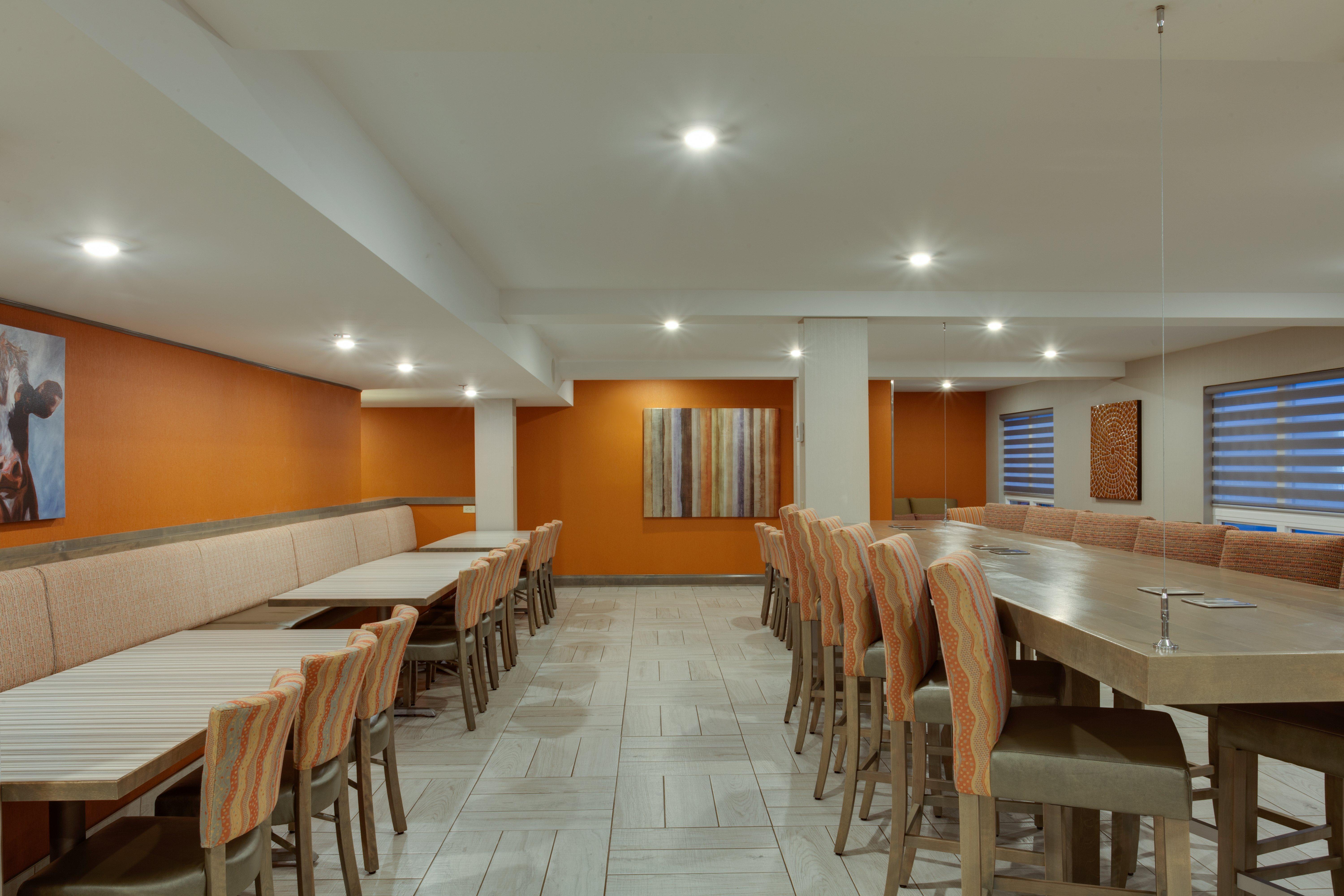 Holiday Inn Express Hotel & Suites Uptown Fredericton By Ihg Bagian luar foto