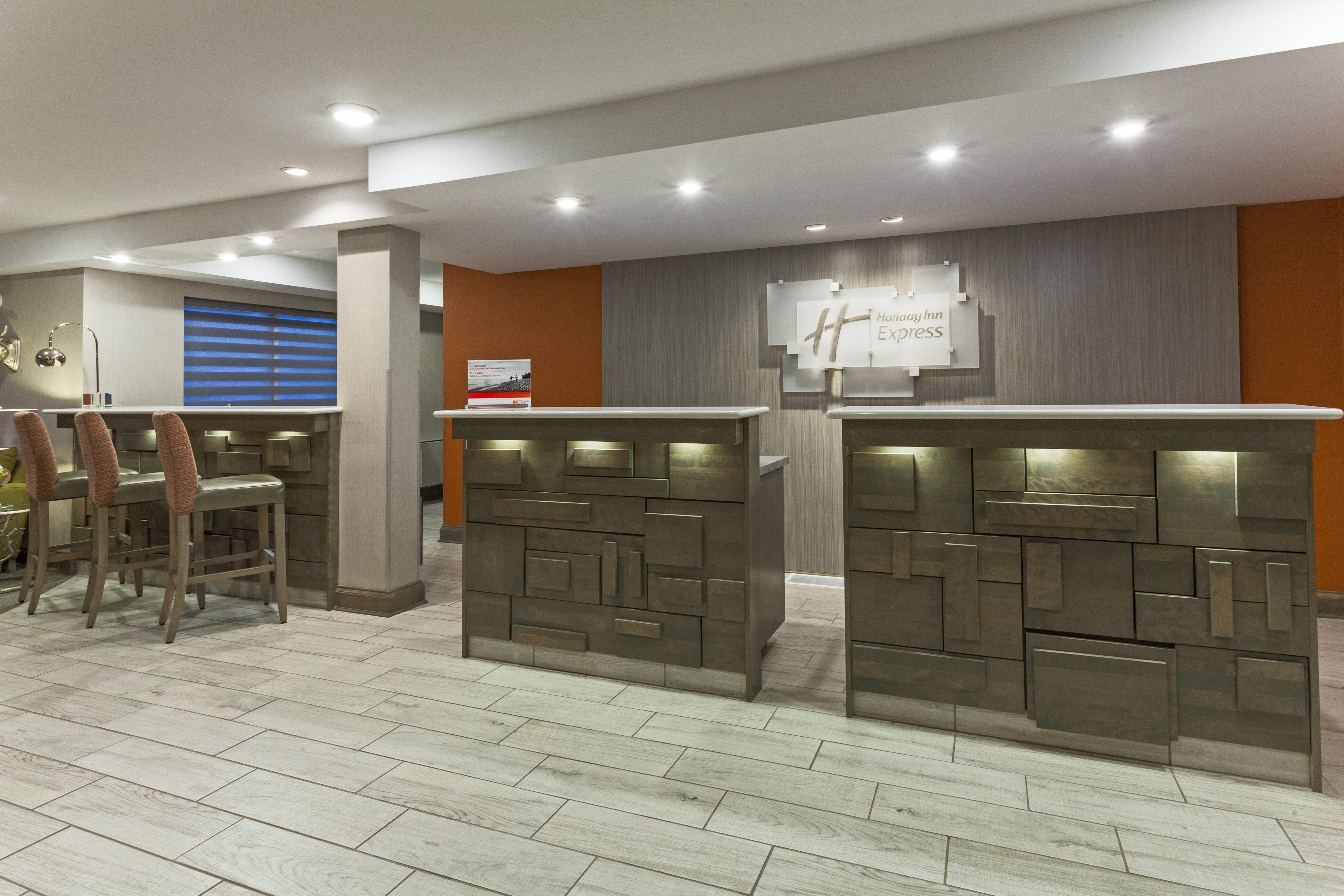 Holiday Inn Express Hotel & Suites Uptown Fredericton By Ihg Bagian luar foto