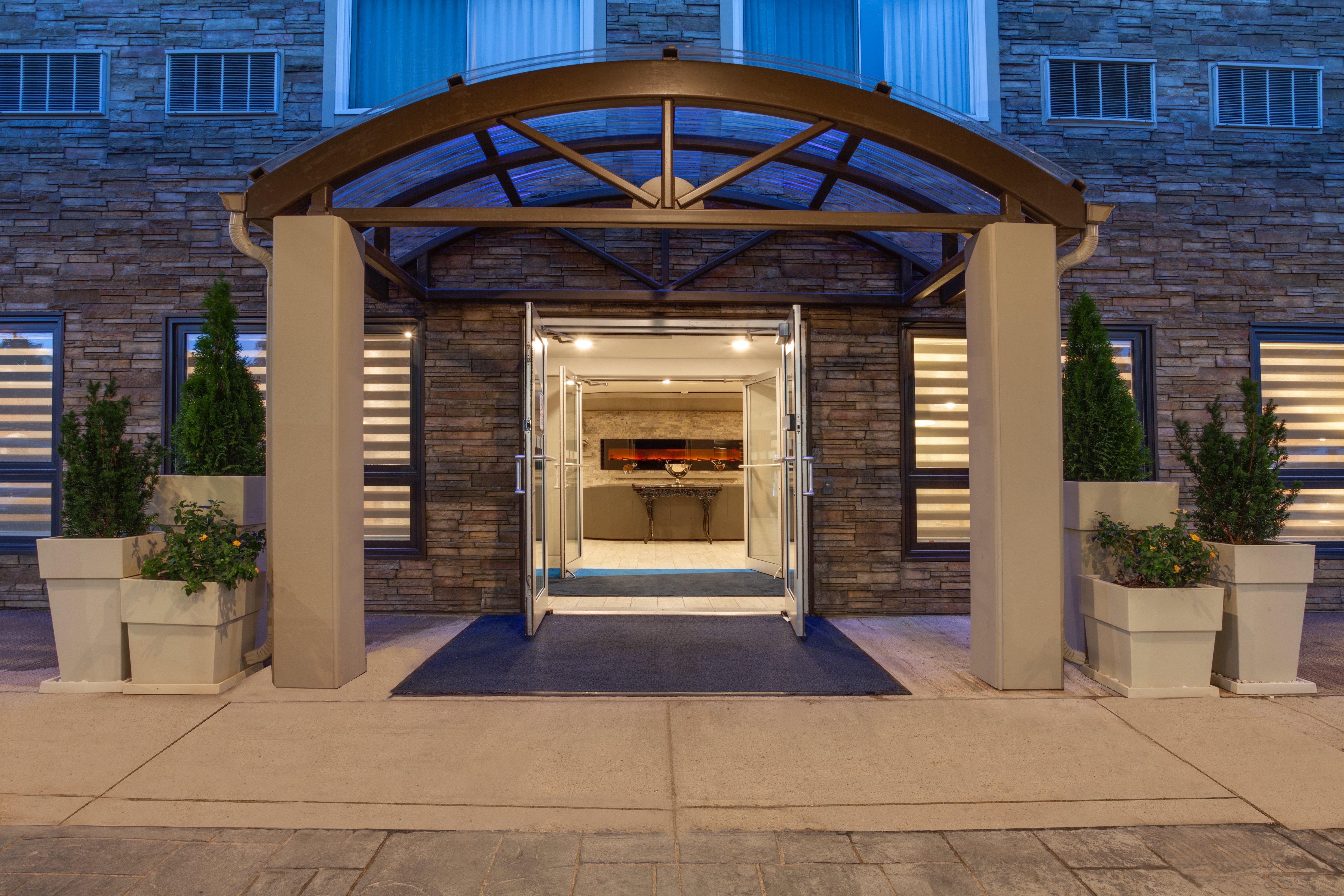 Holiday Inn Express Hotel & Suites Uptown Fredericton By Ihg Bagian luar foto