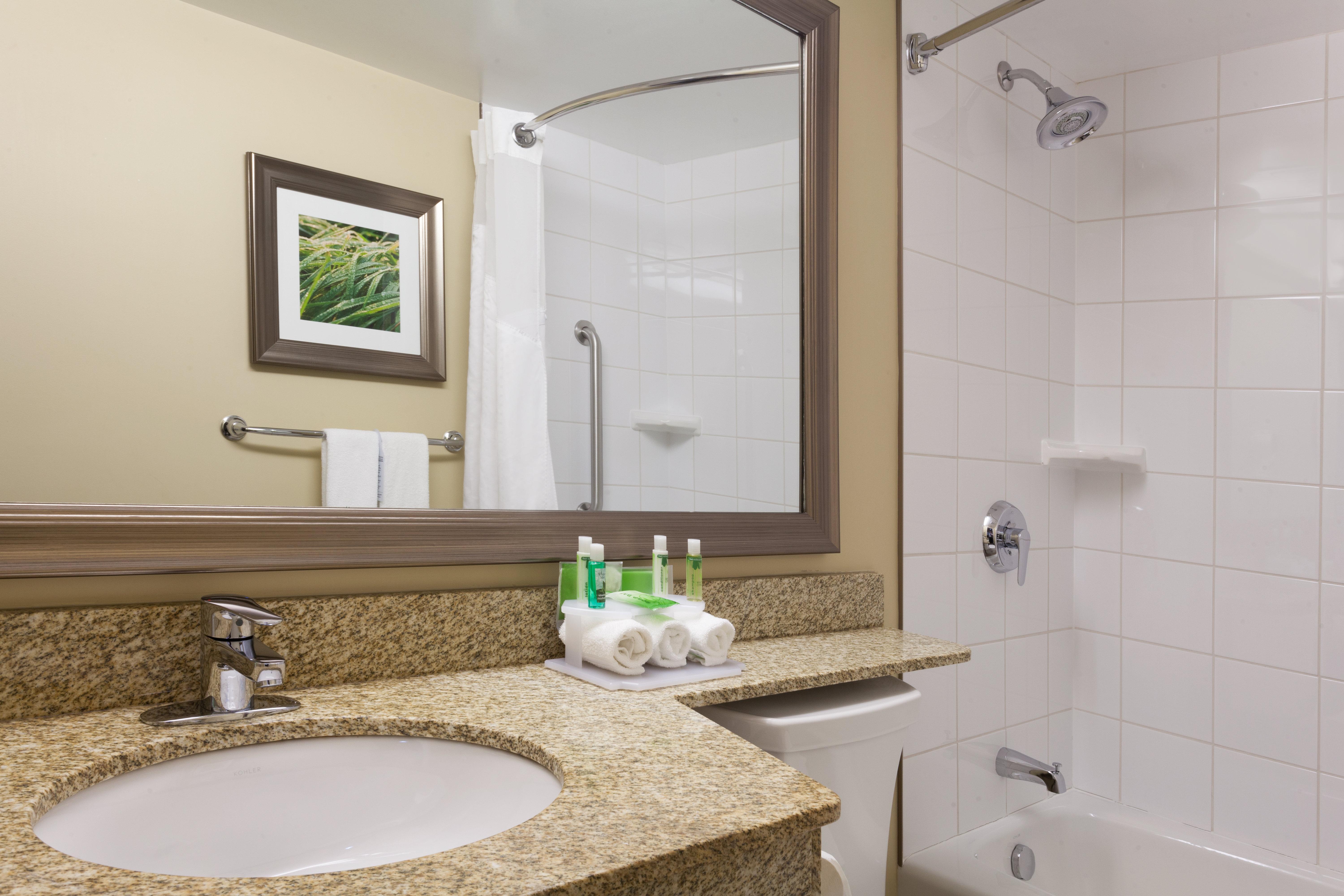 Holiday Inn Express Hotel & Suites Uptown Fredericton By Ihg Bagian luar foto