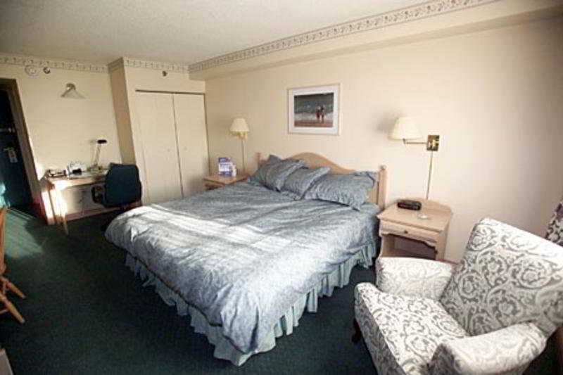 Holiday Inn Express Hotel & Suites Uptown Fredericton By Ihg Bagian luar foto