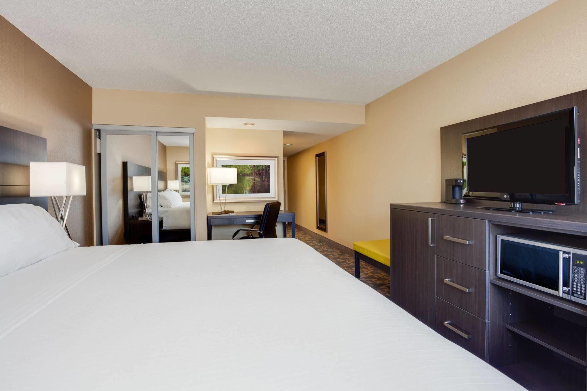 Holiday Inn Express Hotel & Suites Uptown Fredericton By Ihg Bagian luar foto