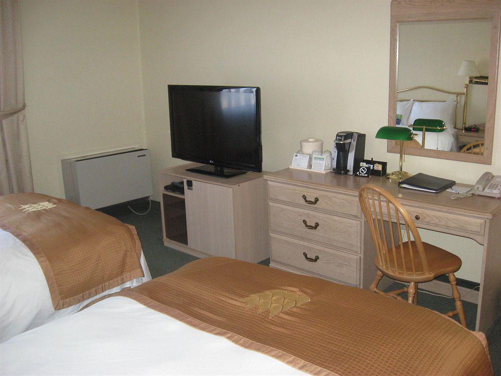 Holiday Inn Express Hotel & Suites Uptown Fredericton By Ihg Bagian luar foto