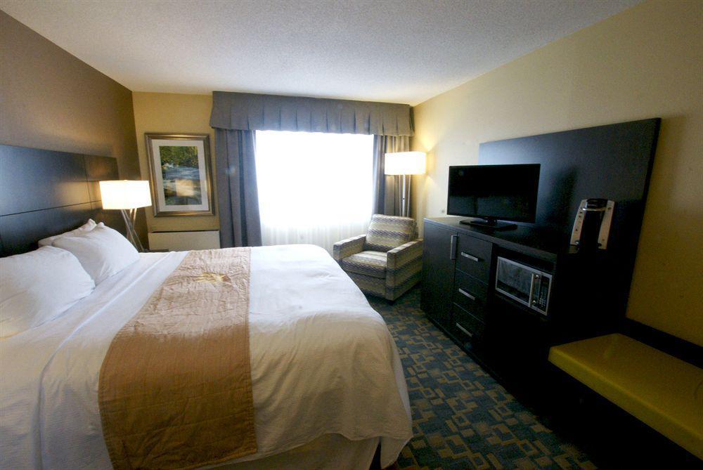 Holiday Inn Express Hotel & Suites Uptown Fredericton By Ihg Bagian luar foto
